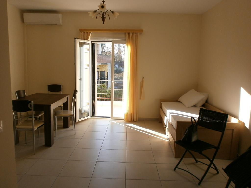 Artemis - Marina Apartments Evia Habitación foto